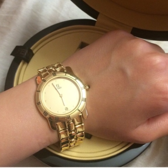 🔴🔴SOLD 🔴🔴FENDI 18KYellow GoldPlated watch