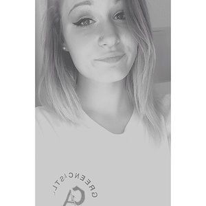 Meet your Posher, Cassandra
