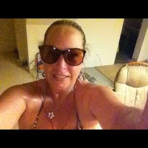 Meet your Posher, Carolyn