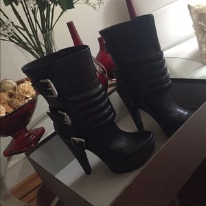Boots size 5 1/2