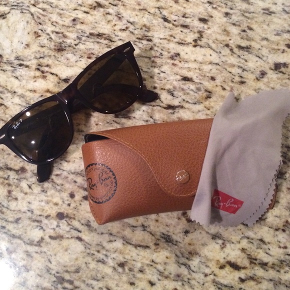 Ray-Ban Polarized Wayfarer Mint Condition!