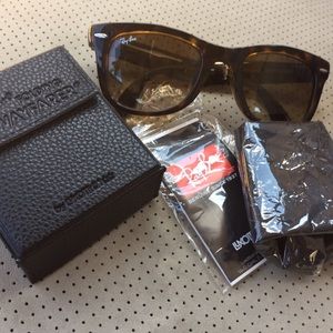 100% authentic Ray-Ban folding wayfarer sunglasses