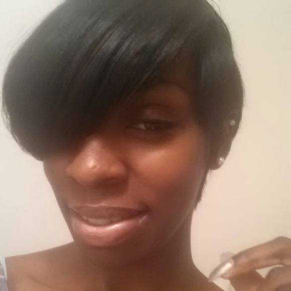 Meet your Posher, Tierra - Picture 1 of 1