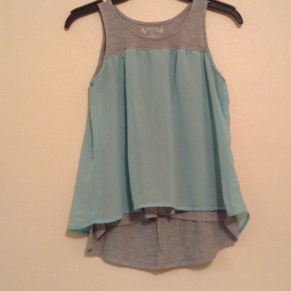 Grey and mint flowy blouse 💨