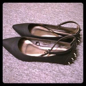 💥BLACK STUDDED FLATS💥