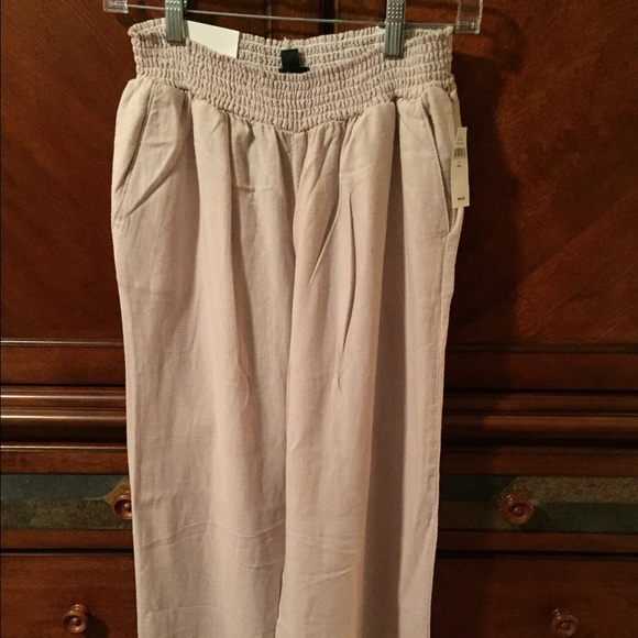 NWT linen pants. Great for summer.