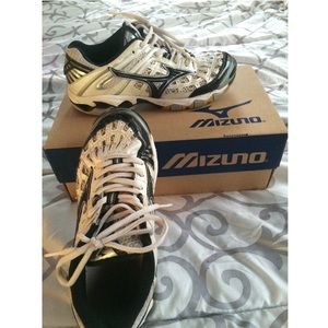 Mizuno volleyball shoes