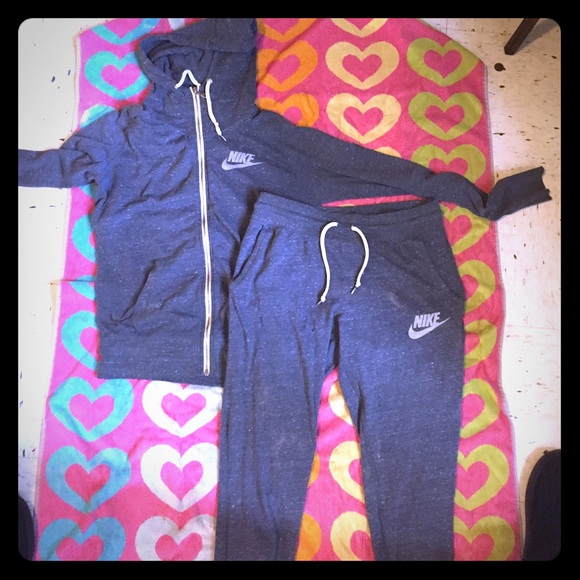 Nike fit LOOKING TO TRADE