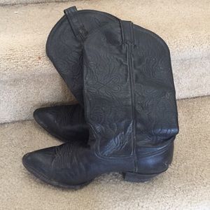 Black cowgirl boots