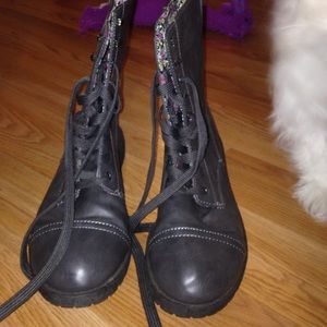 Combat boots