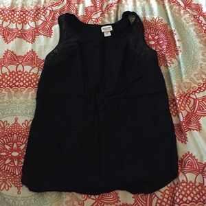 Black tank top w/ lace 🌚