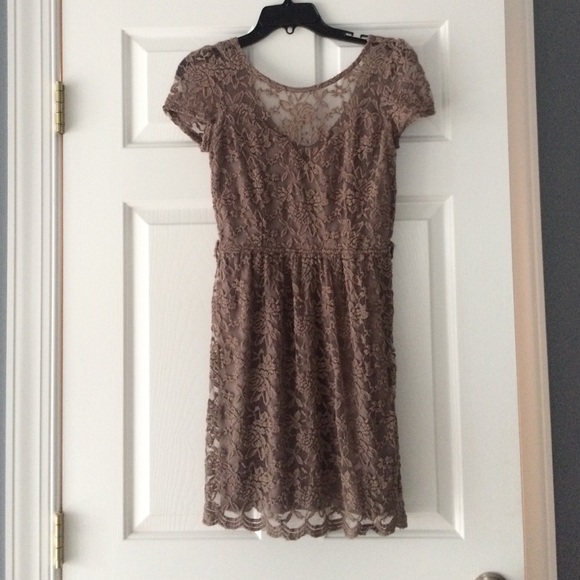 Light brown short sleeve lace dress