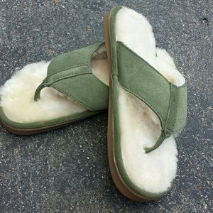 LL Bean flip flop slippers
