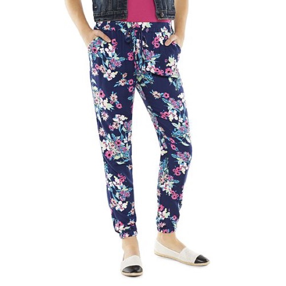 🎉BOGO🎉 Candie's Floral Jogger pant