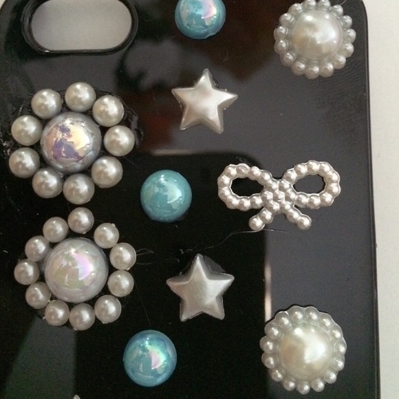 iPhone 5s black with white and pearl stones. - Picture 2 of 3