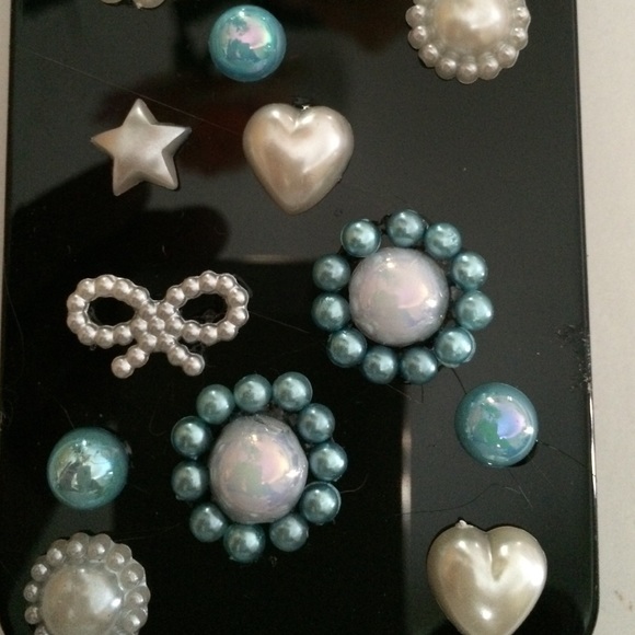 iPhone 5s black with white and pearl stones. - Picture 3 of 3