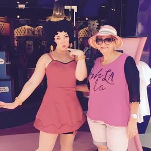 Meet your Posher, Ana