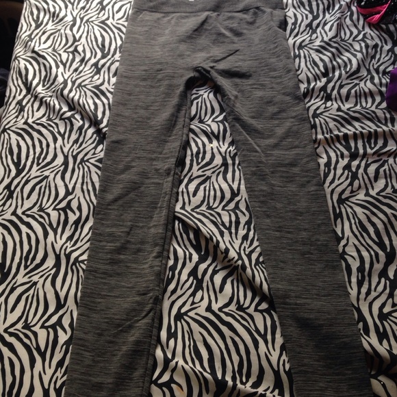 Grey patterned leggings