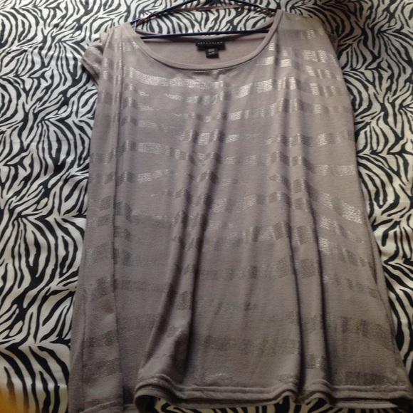 Grey short sleeve shirt.