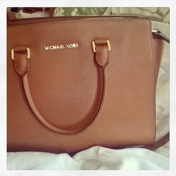 Bookmark my closet! 😍 - Picture 4 of 8