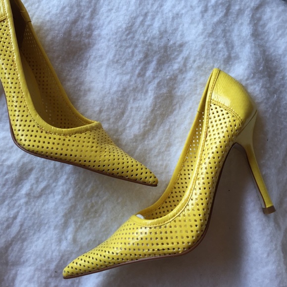 Yellow Pointed Toe Sz 38