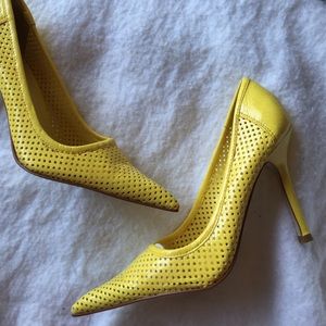 Yellow Pointed Toe Sz 38