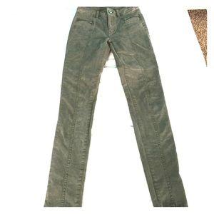 American Eagle army green jegging.