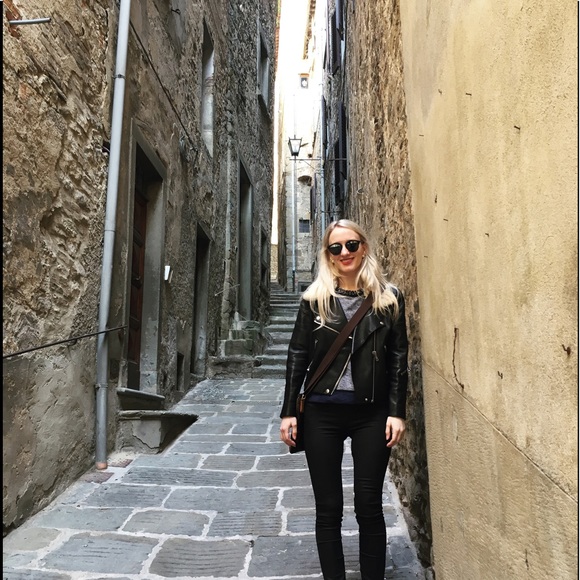 Meet your Posher, Caroline - Picture 4 of 8