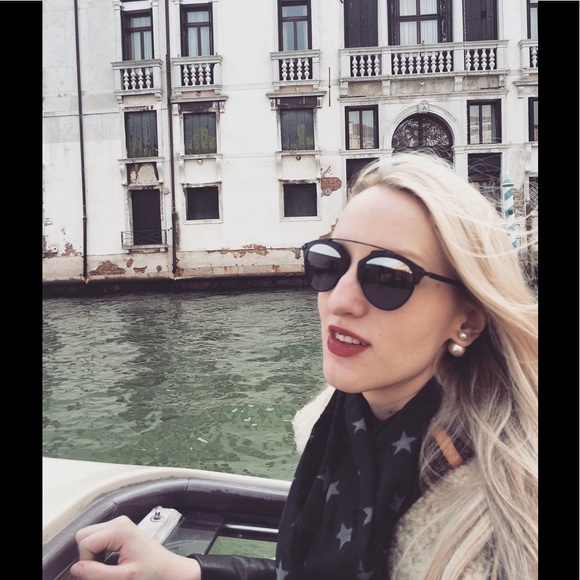 Meet your Posher, Caroline - Picture 2 of 8