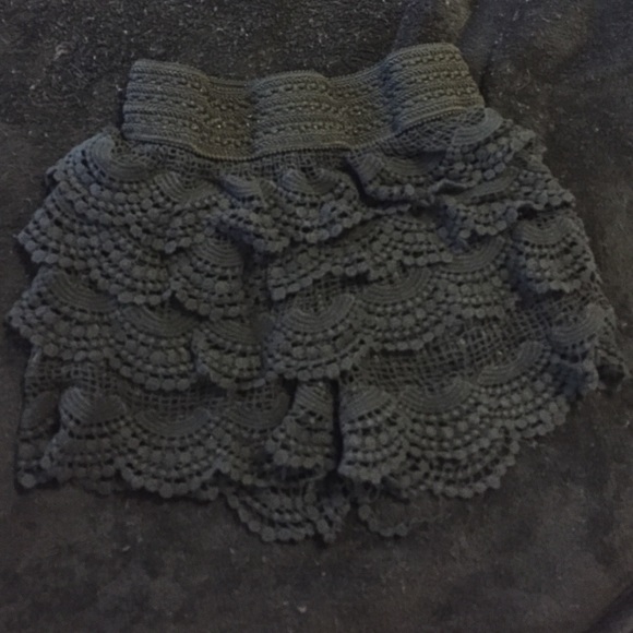 Black fringy lace shorts 🌞