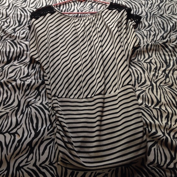 Stripped short sleeve shirt