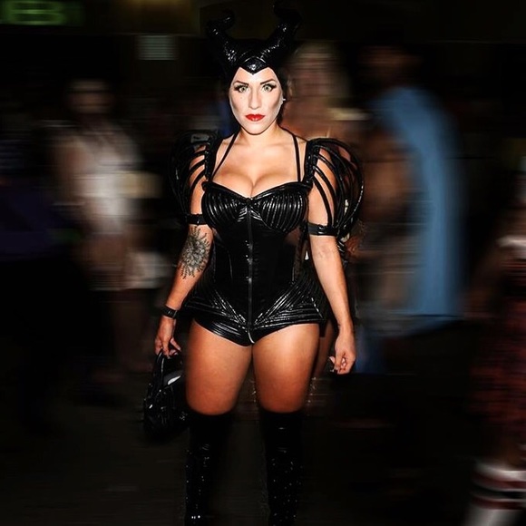 ABOUT FREAKY FOX - Picture 6 of 7