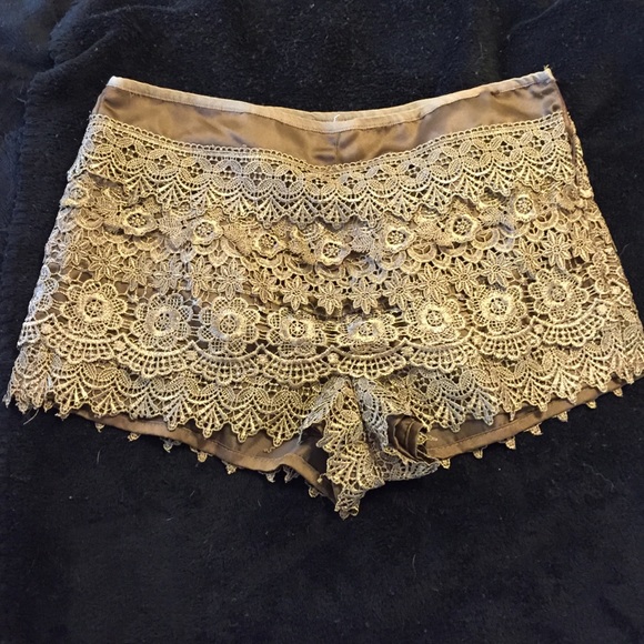 Tan brown lace fringe shorts 🌰