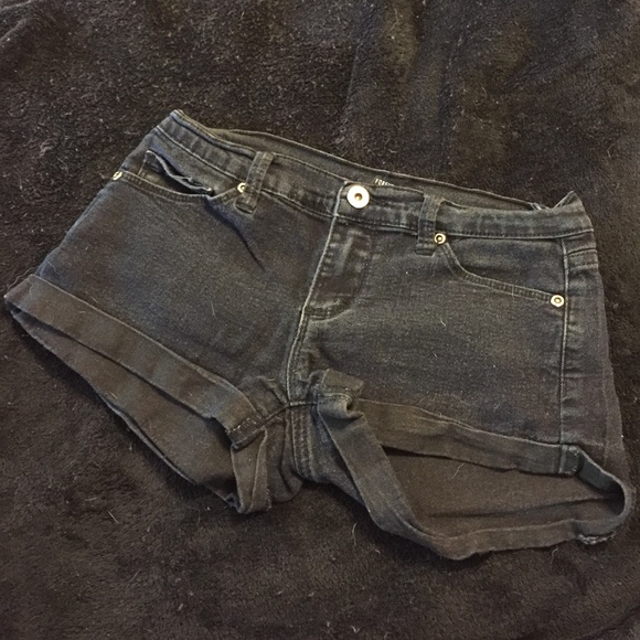 Distressed denim black shorts 🌹