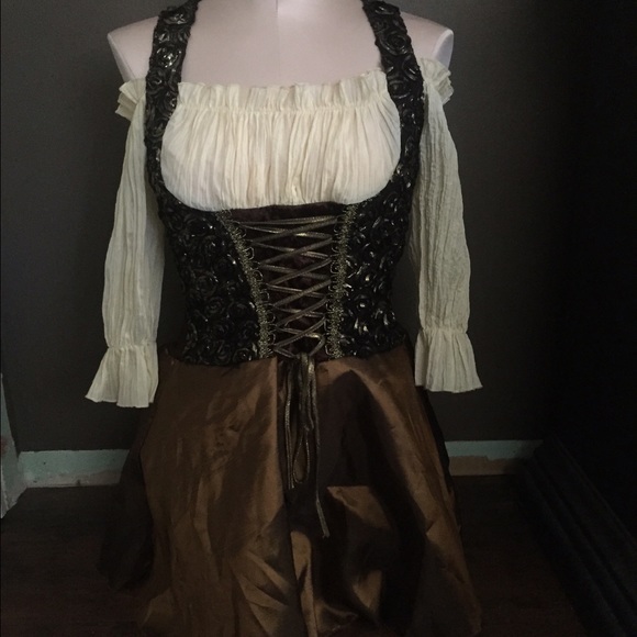 Women's pirate costume