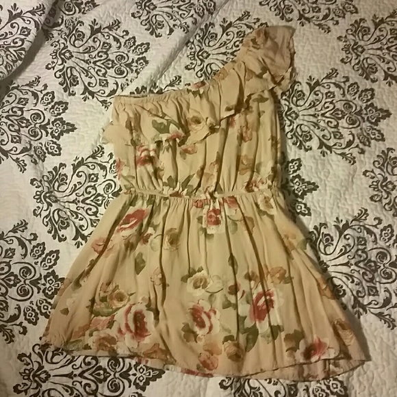 One shoulder floral top