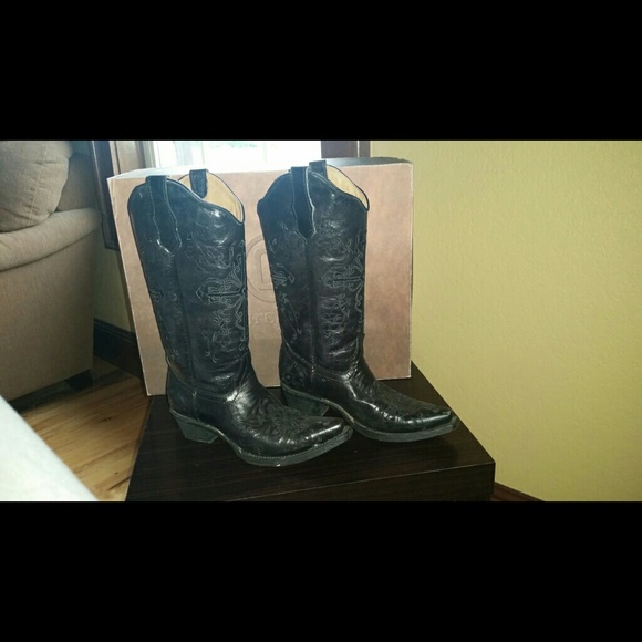 Black Cross Circle G by Corral boots - Picture 2 of 4
