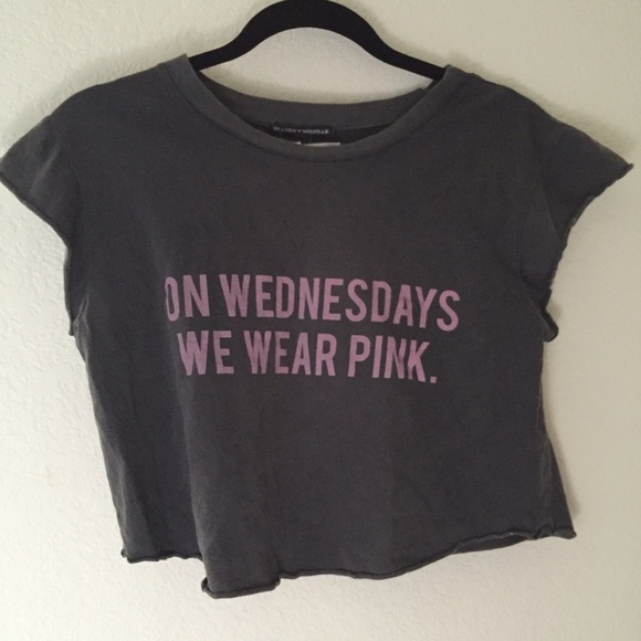 Brandy Melville Tops - Brandy Melville Crop top NWT