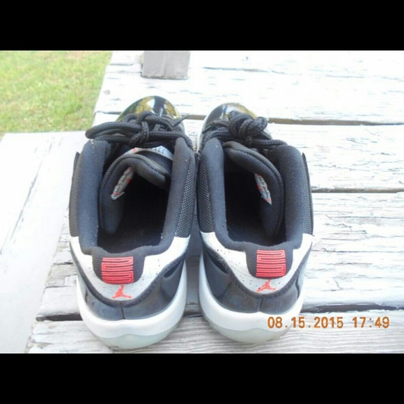 Nike Air Jordan XI 11 Retro Low Black/Infrared - Picture 3 of 4