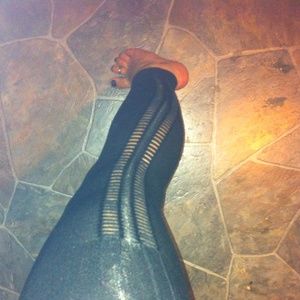 Hot Kiss leggings with holes on the side