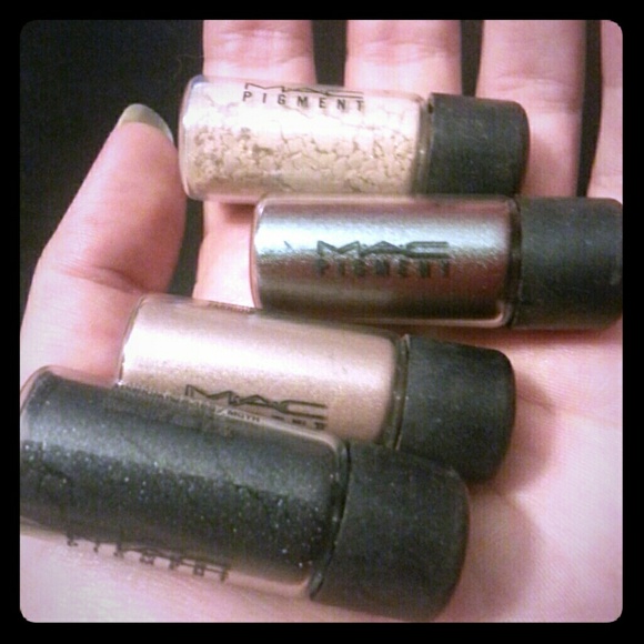 MAC Smoky Thrillers Pigment Set
