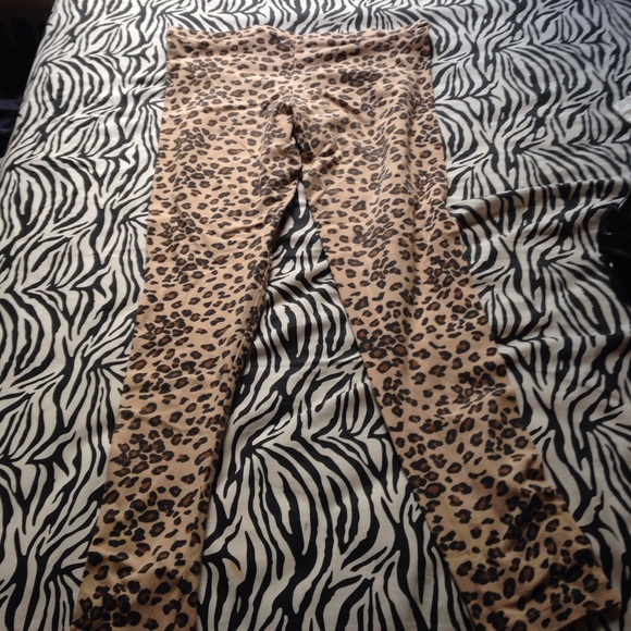 Giraffe print leggings