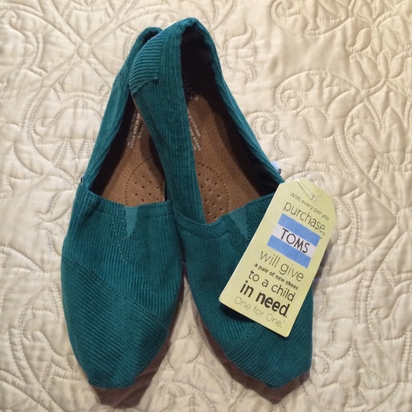 toms.