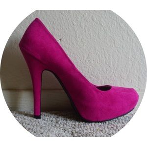 ‼️SALE‼️New Fuchsia Suede Heels‼️