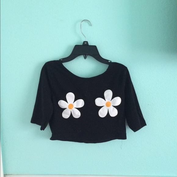 Cropped daisy shirt