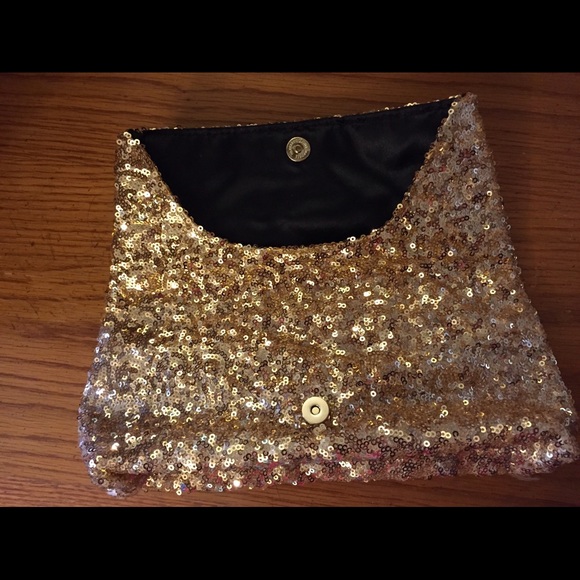 VS Gold Clutch - Picture 2 of 3