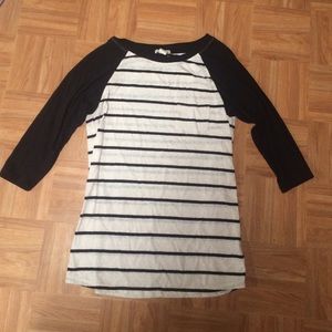 Black and white quarter sleeve tee