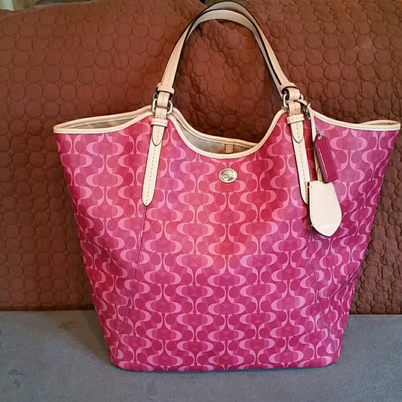 *NWOT* SPECTACULAR Coach Optic Print Tote!