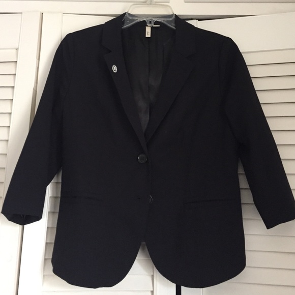 Black Frenchi Blazer.