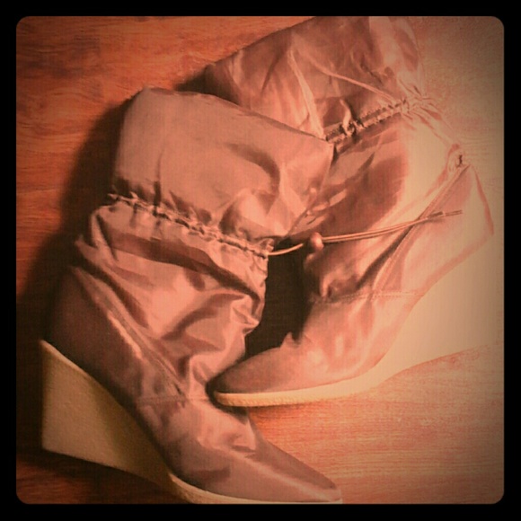 Dolce Vita Retro 70s Puffer Wedge Boots
